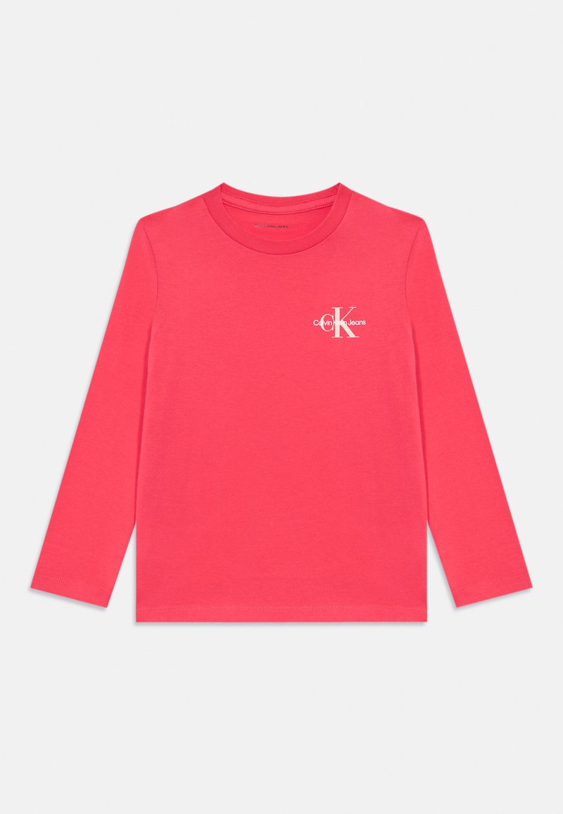 Długi rękaw t-shirt w jasnym koralowym kolorze, wykonany z miękkiej bawełny, z małym białym logo Calvin Klein Jeans na klatce piersiowej.