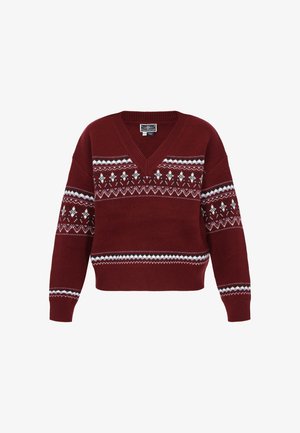 Burgunderfarbener Pullover mit V-Ausschnitt, der weiße und schwarze geometrische Muster aufweist. Gestrickte Textur und lockere Passform mit langen Ärmeln.