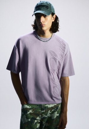 Bershka, FADED-EFFECT EMBROIDERED - T-SHIRT - Print T-shirt - purple