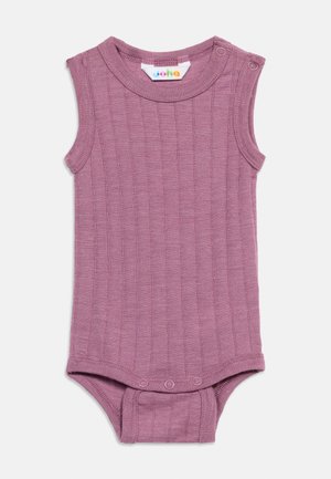 Body mov violet fără mâneci, cu dungi, pentru bebeluși, cu capse pe umărul stâng și în partea de jos, afișat întins pe un fundal alb.