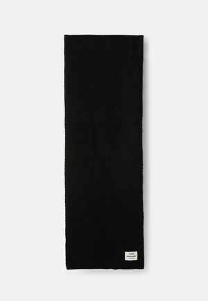 Sciarpa rettangolare nera realizzata in tessuto morbido, con un design semplice e un piccolo etichetta bianca su un bordo.