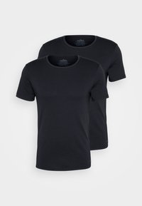 Zwei schwarze Rundhalsausschnitt-T-Shirts aus Baumwollmischgewebe, kurzärmlig, normale Passform, ohne sichtbare Muster oder Grafiken, schlichtes Design.