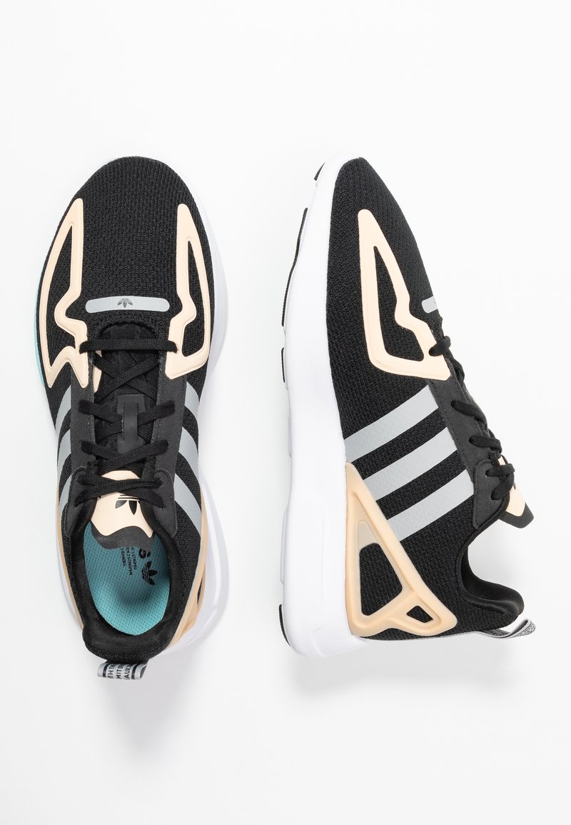 adidas Originals ZX 2K FLUX - Tenisky - core black/grey two/glow orange