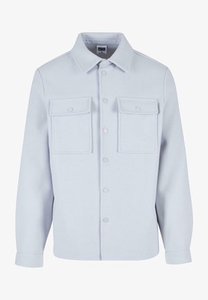 Veste bleu clair en matériau polaire, avec un devant boutonné, un col et deux poches avant avec rabats et boutons.