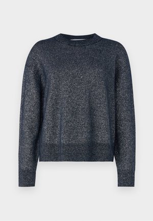 Marinblå stickad tröja med rund halsringning, långa ärmar och en texturerad yta som har subtila metalltrådar genom hela.