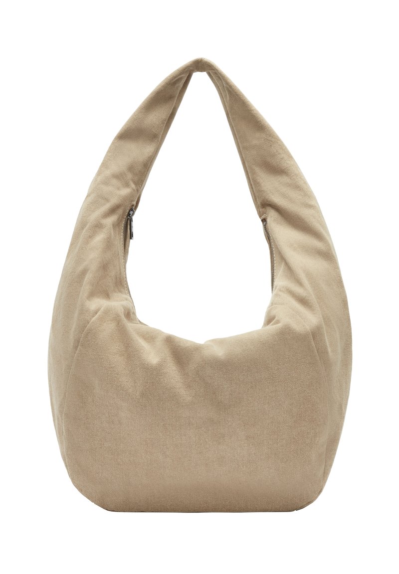 Beżowa torba hobo z miękką, gładką teksturą. Posiada szeroki, zakrzywiony pasek na ramię oraz zamek błyskawiczny z boku.