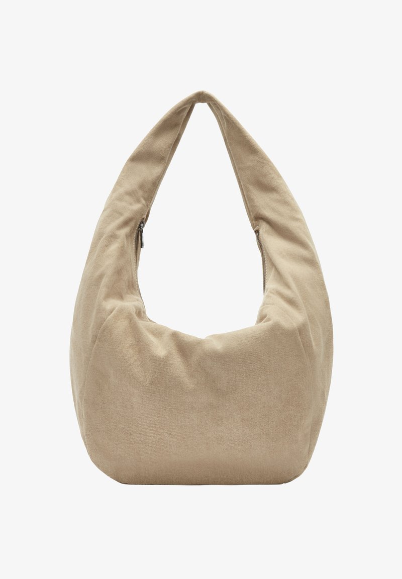 Beżowa torba hobo z miękką, gładką teksturą. Posiada szeroki, zakrzywiony pasek na ramię oraz zamek błyskawiczny z boku.
