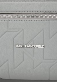 KARL LAGERFELD Hátizsák - mirage grey