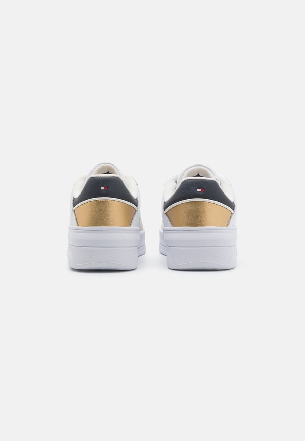 ESSENT BASKET METALLIC - Trainers4