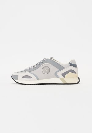 TRAVIS PLUS FADED - Trainers - gray