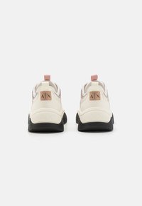 Armani Exchange LACE UP - Sneakers basse - off-white/rose