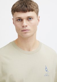 Solid SDISMAIL - Apdrukāts T-krekls - oatmeal