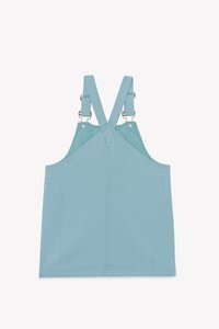 Blå denim overall-stil topp med justerbare stropper og metallhardware. Har et enkelt design, rett hem og en glatt tekstur.