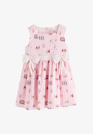Rochiță roz fără mâneci pentru copii mici, cu imprimeuri tematice Londra, brâu în dungi cu două fundițe și un design texturat al țesăturii.