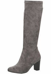 Botte haute en daim gris avec talon bloc et bout arrondi, présentant des détails de couture subtils le long de la cheville et de la tige.