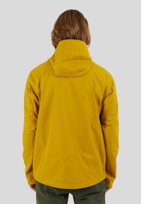 Gelbe wasserdichte Jacke mit Kapuze, leichtes Material, lockere Passform und lange Ärmel. Rückansicht zeigt die glatte Textur und das einfache Design.
