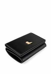 Portafoglio in pelle nera con finitura testurizzata, design pieghevole e dettaglio in metallo dorato a forma di scarpa sul pannello frontale.
