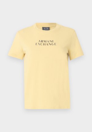 Gele katoenen t-shirt met een ronde hals en korte mouwen, met "ARMANI EXCHANGE" in contrasterend grijs op de voorkant gedrukt.