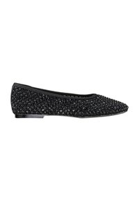 Scarpa flat nera con design a punta, decorata con perline nere lucide, tomaia in tessuto testurizzato e tacco basso trasparente.