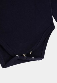 Marineblaue Baumwoll-Bodysuit mit langen Ärmeln, ausgestattet mit einem Druckknopfverschluss am unteren Ende und gerippten Kanten für eine bequeme Passform.