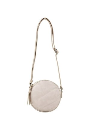 Rund beige crossbody taske med justerbar rem og diskret diagonalt stik på forsiden, præget med mærkenavn.