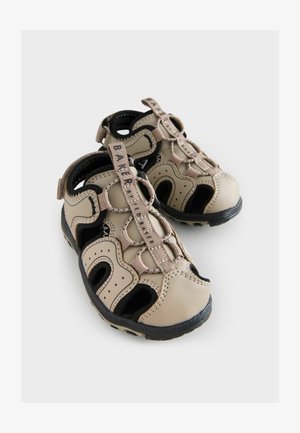 Sandale de exterior bej cu accenturi negre, fabricate din materiale sintetice. Prezintă laterale deschise, perforații și o talpă din cauciuc texturat.