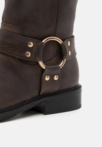 Bronx NEW TOUGH - Cowboy és motoros csizmák - dark brown