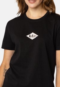 Lee Cooper - T-shirt z nadrukiem