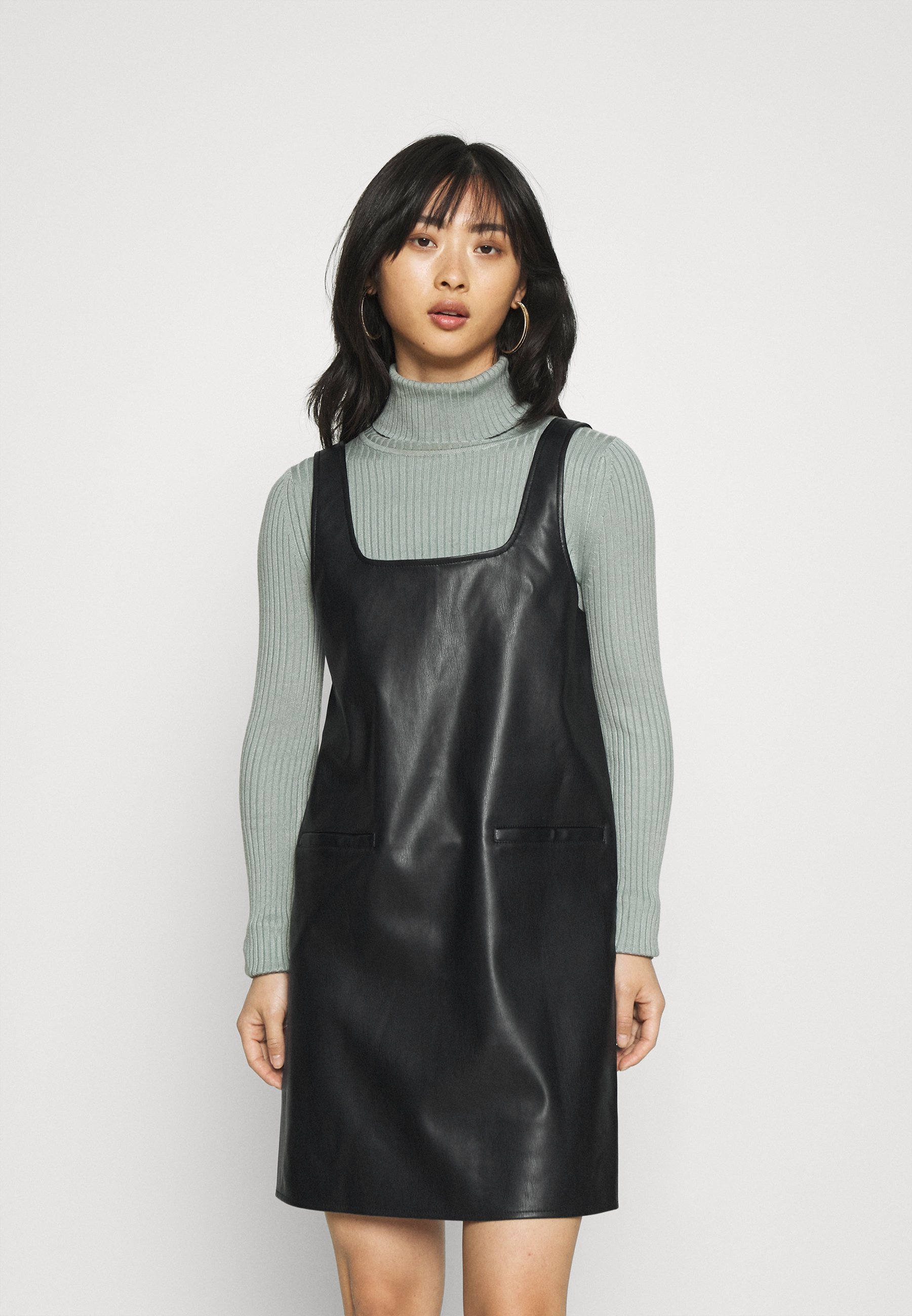 petite pinafore