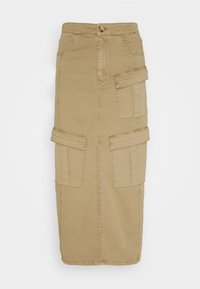 Beige midi cargorok met voorste knopen, rits en meerdere klepzakken in een rechte pasvorm.