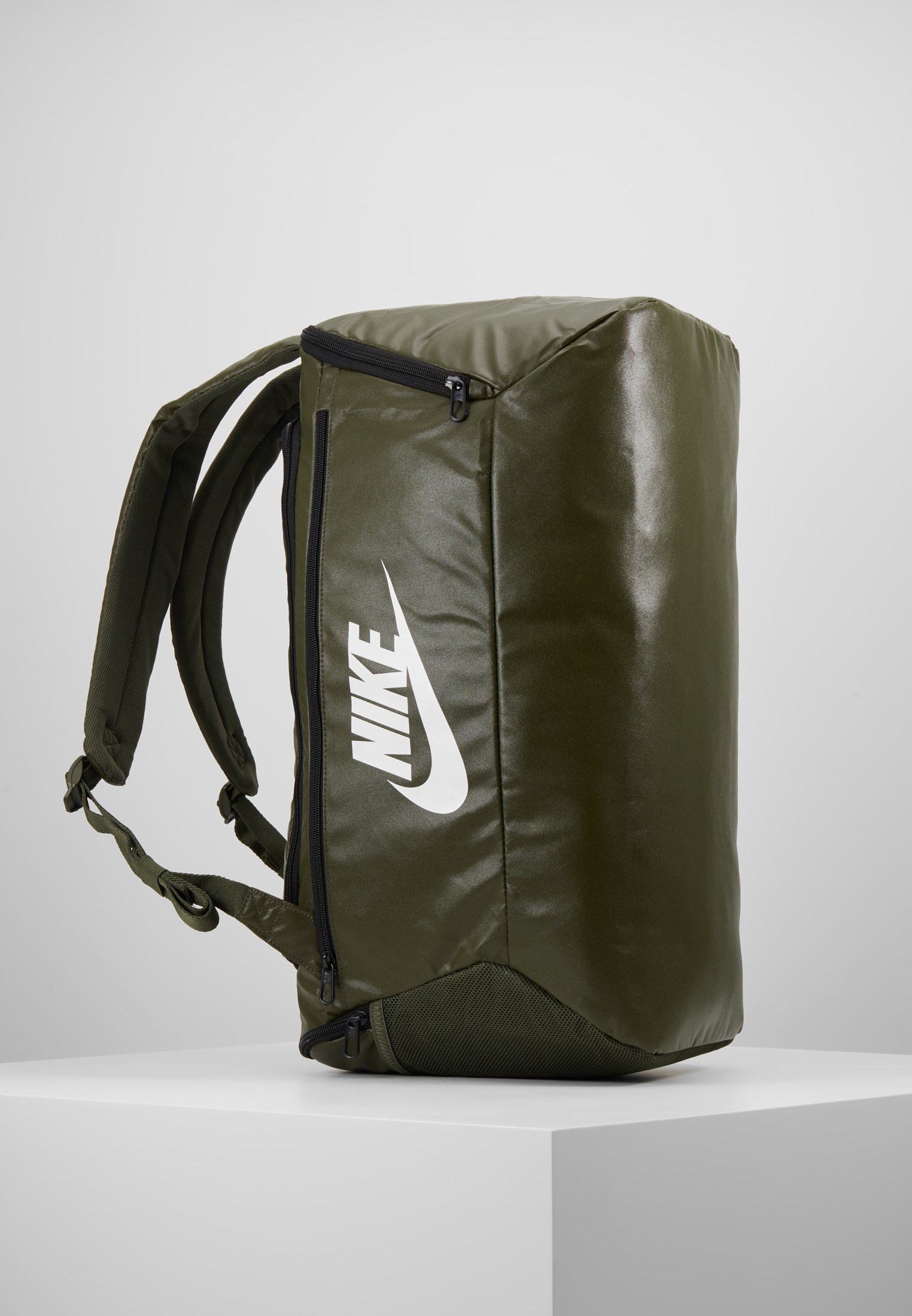 Nike Performance DUFF Ryggsekk khakicargo khakiwhite Nike Performance DUFF Ryggsekk blackwhite Zalando.no