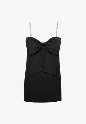 Top negro sin mangas con un gran detalle de lazo en la parte delantera, que presenta tirantes adornados con cristales y una textura de tela suave.