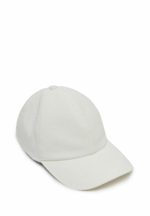 Hvid baseballkappe med et struktureret stof, buet skygge og broderede detaljer. Har en rund krone og en justerbar strop bagpå.