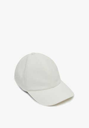 Hvid baseballkappe med et struktureret stof, buet skygge og broderede detaljer. Har en rund krone og en justerbar strop bagpå.