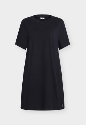 Svart kortermet hverdagskjole med rund hals, rett snitt, og liten hvit etikett nær nederkanten på venstre side.