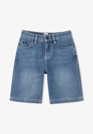 Blå denimshorts med knap- og lynlås lukning, forlommer, bæltestropper og et lille sort "BOSS" mærke på højre lomme.