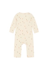 Cremfarbener Babystrampler aus weichem Stoff, mit einem wiederholten Muster kleiner Bäume und orangefarbener Füchse. Mit langen Ärmeln und ohne Füße.