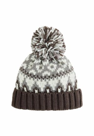 Strickmütze in Grau, Weiß und Braun mit einem strukturierten gerippten Bündchen, das ein zentrales geometrisches Muster zeigt und einen großen Bommel oben hat.