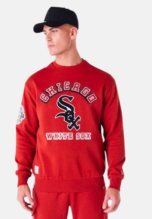 Rode crewneck sweatshirt met de tekst en het logo van "Chicago White Sox", voorzien van ribgebreide manchetten en zoom, gemaakt van dikke stof en met een sportief ontwerp.