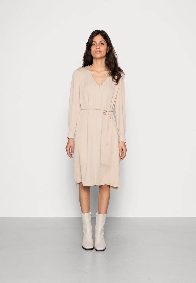 Calvin Klein OPEN NECK DRESS - Vestido de dia - moccasin
