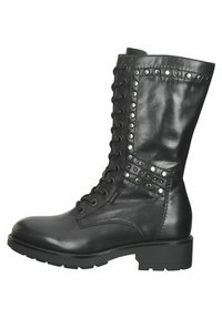 Bottine en cuir noir avec une finition lisse, devant à lacets et accents cloutés sur les côtés. Semelle en caoutchouc épaisse pour plus de durabilité.