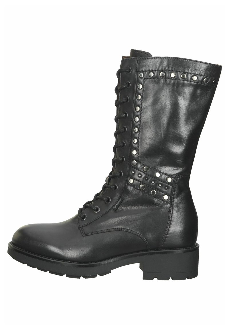 Bottine en cuir noir avec une finition lisse, devant à lacets et accents cloutés sur les côtés. Semelle en caoutchouc épaisse pour plus de durabilité.