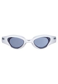Gafas de natación blancas con lentes oscuros, diseño aerodinámico, empuñaduras laterales texturizadas y logo "arena" en la correa.