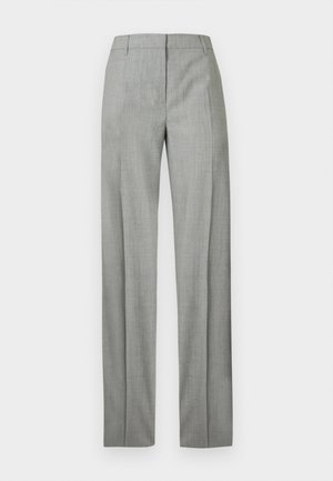 Pantalon gris sur mesure en tissu lisse, avec une coupe droite, un pli marqué et une taille mi-haute.