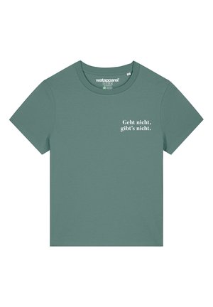 Groene katoenen t-shirt met een ronde hals en korte mouwen. Voorzien van witte tekst "Geht nicht, gibt's nicht" op de voorkant. Eenvoudig, casual ontwerp.