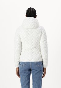 K-Way QUILTED WARM - Giacca da mezza stagione - white gardenia