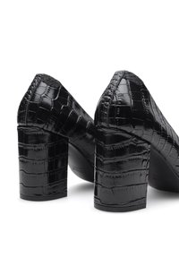 Woden MARIE CROCO - Visoke pete - black
