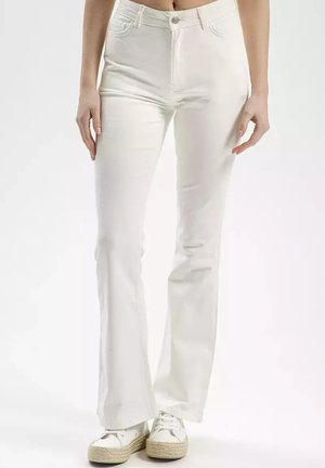 - Jeansy Bootcut