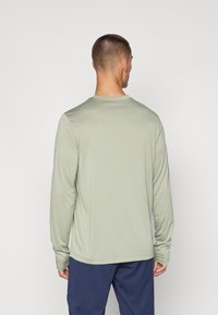 Nike Performance TEE RESET - Langarmshirt - jade horizon/white
