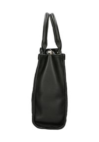 Borsa nera in pelle con forma rettangolare, texture liscia e due manici corti. Presenta una chiusura con zip nella parte superiore e dettagli di cucitura minimi.